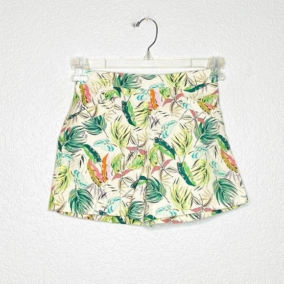 NWT ZARA Kid's Green Cream Leaf Floral Print High Rise Shorts Size 13-14 - Picture 1 of 6